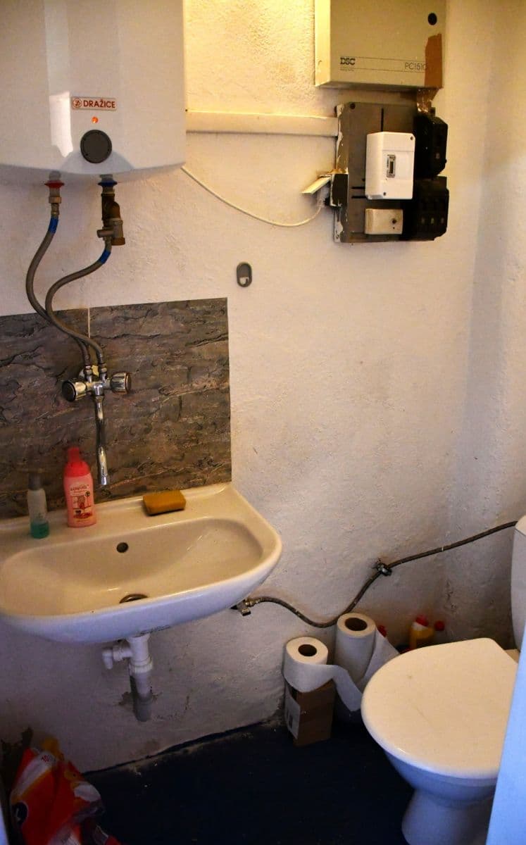 Pronájem nebytového prostoru 200 m², Dobronická, Praha, Praha Pronájem nebytového prostoru 200 m², Dobronická, Praha, Praha