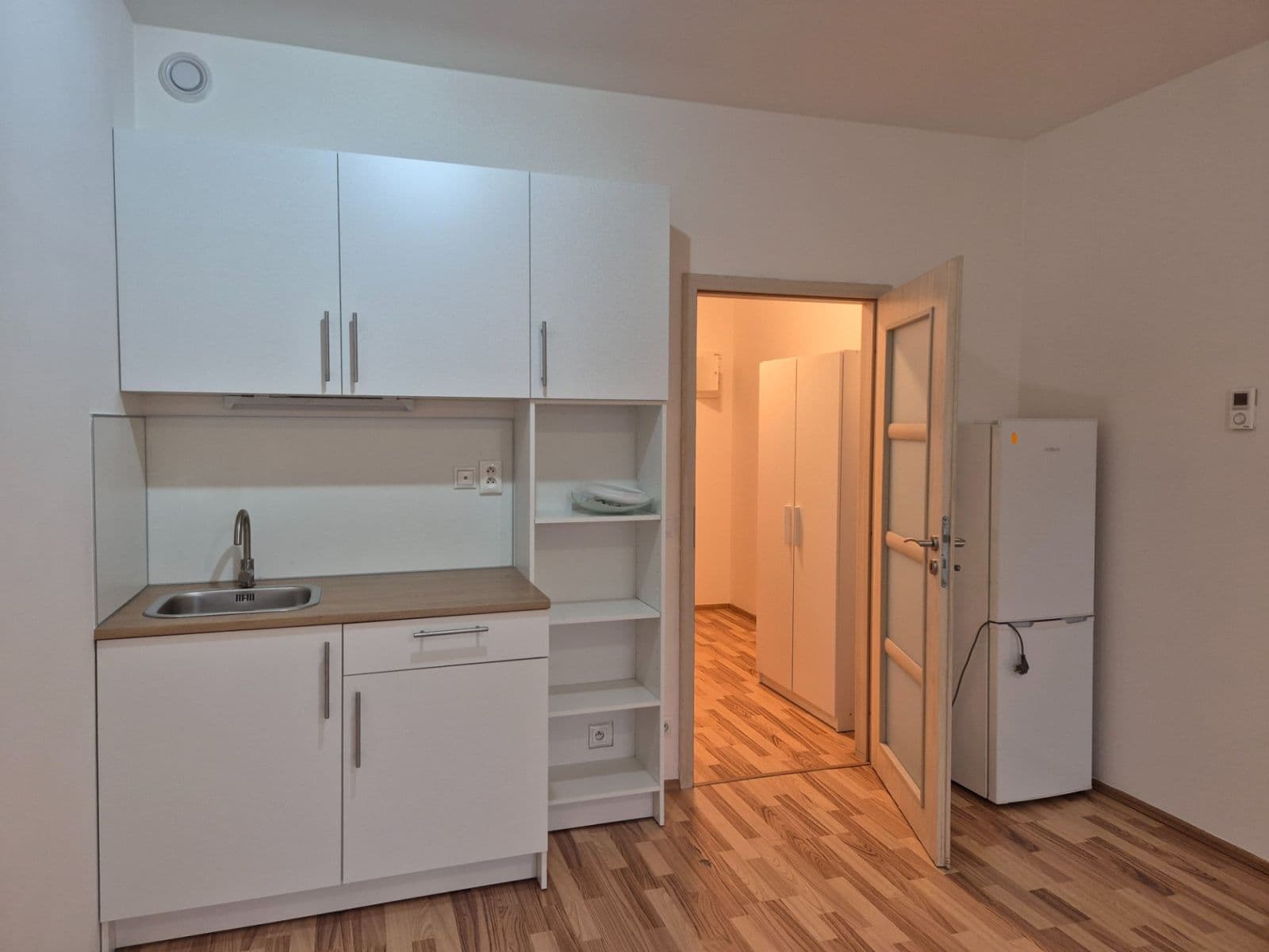 Pronájem bytu 1+kk 33 m², Freyova, Praha, Praha Pronájem bytu 1+kk 33 m², Freyova, Praha, Praha