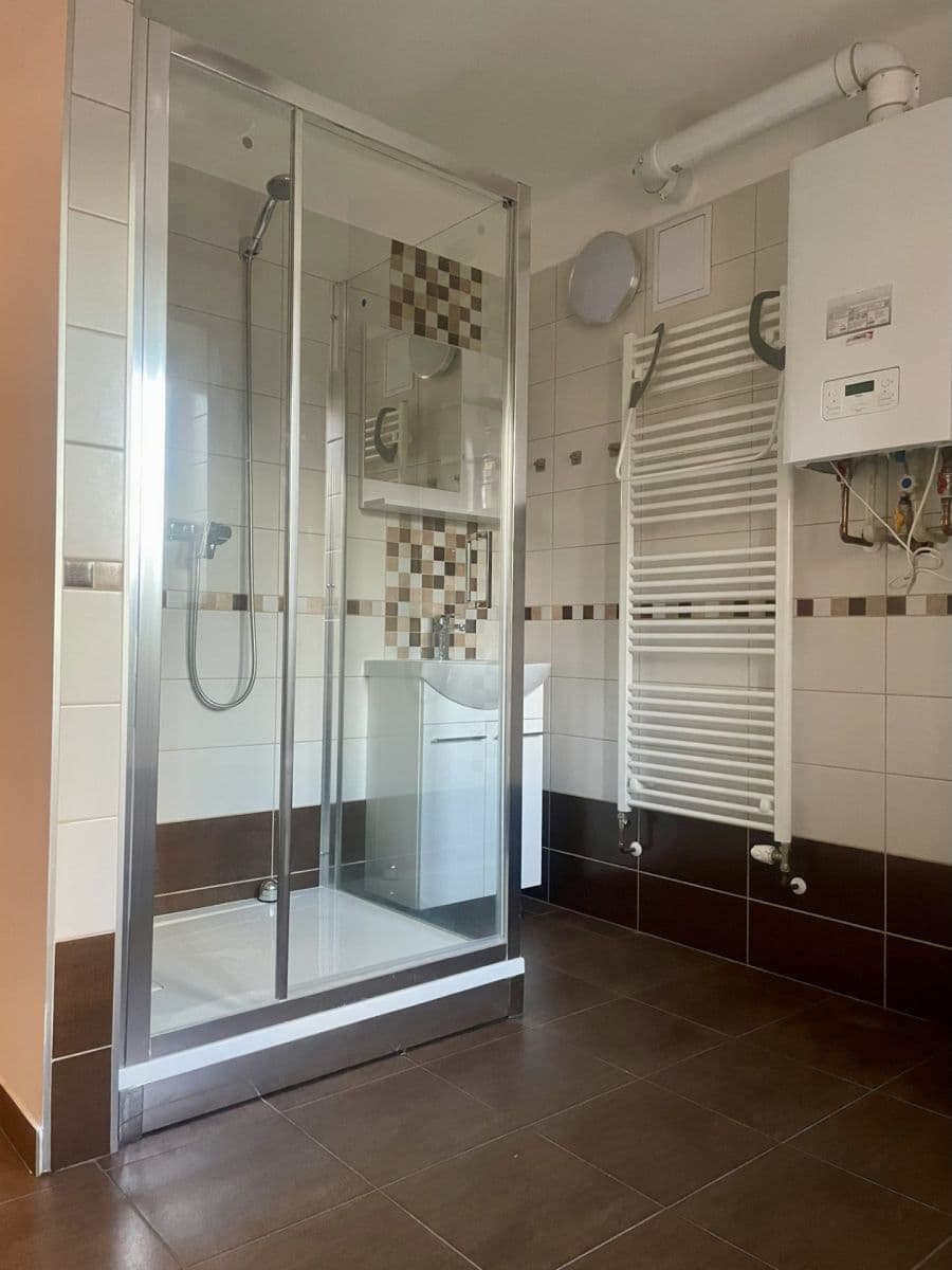 Pronájem bytu 2+1 55 m², Dašická, Pardubice, Pardubický kraj Pronájem bytu 2+1 55 m², Dašická, Pardubice, Pardubický kraj