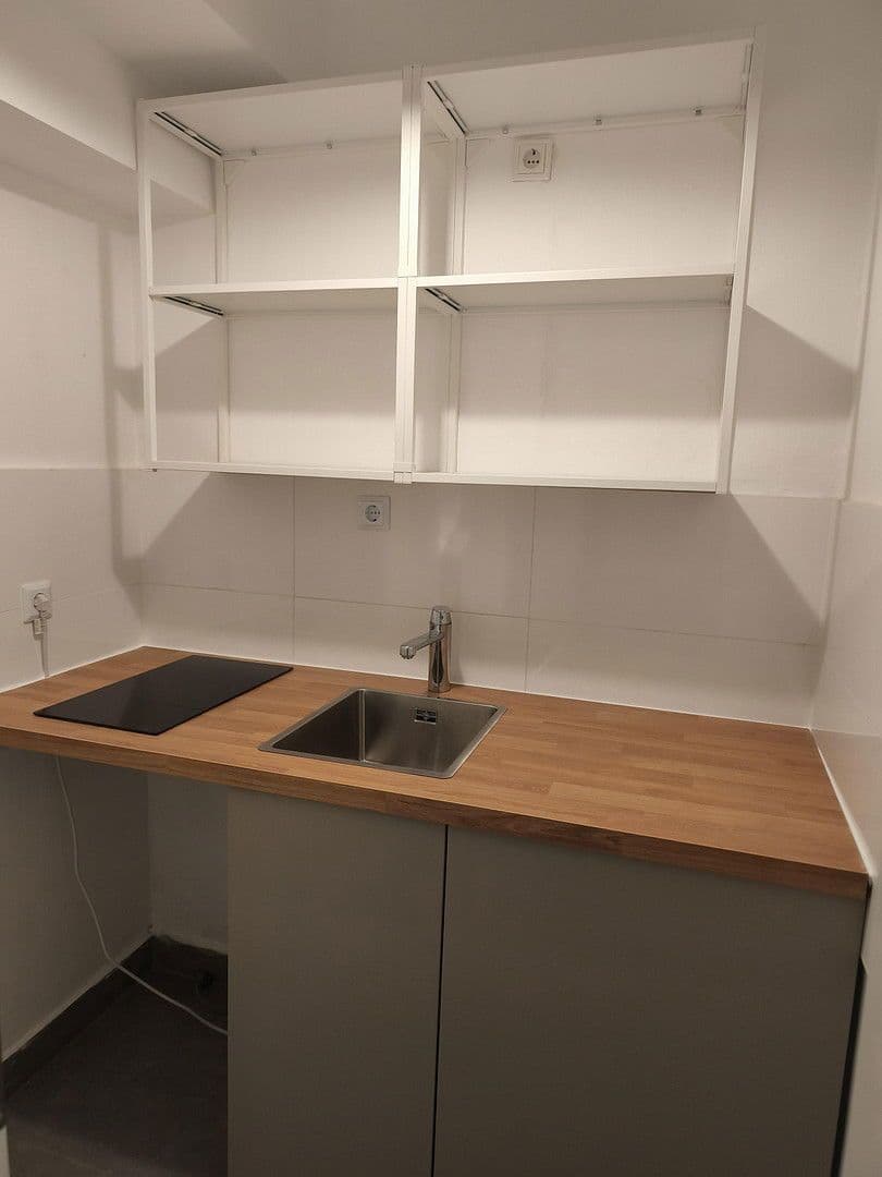 Pronájem bytu 1+kk 35 m², Arnulfstraße, Köln, Severní Porýní-Vestfálsko Pronájem bytu 1+kk 35 m², Arnulfstraße, Köln, Severní Porýní-Vestfálsko