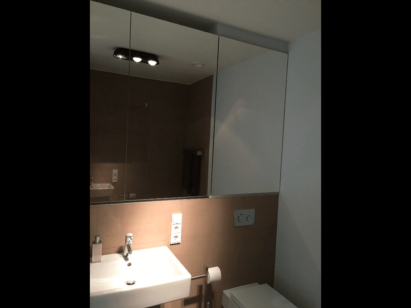 Prodej bytu 2+1 57 m², Richard-Strauß-Allee 25, Frankfurt, Hessen Prodej bytu 2+1 57 m², Richard-Strauß-Allee 25, Frankfurt, Hessen