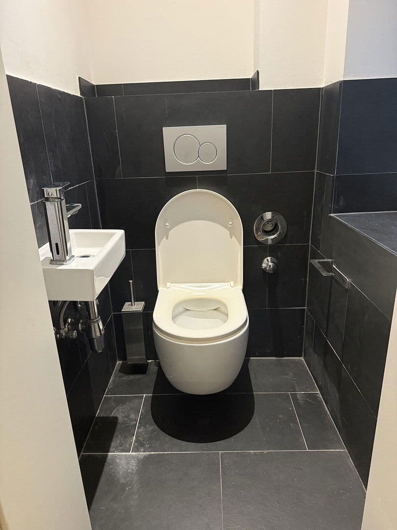 Pronájem domu 120 m², pozemek 200 m², Frankfurt, Hessen Pronájem domu 120 m², pozemek 200 m², Frankfurt, Hessen