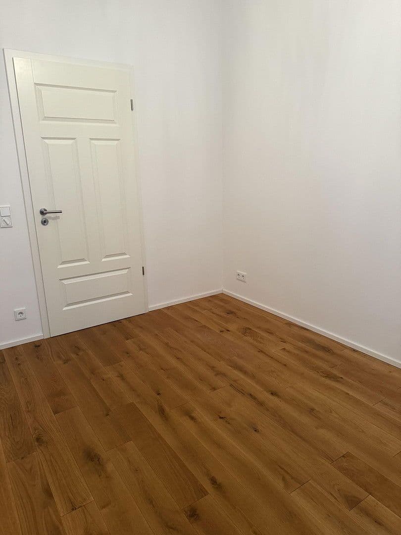 Pronájem domu 120 m², pozemek 200 m², Frankfurt, Hessen Pronájem domu 120 m², pozemek 200 m², Frankfurt, Hessen