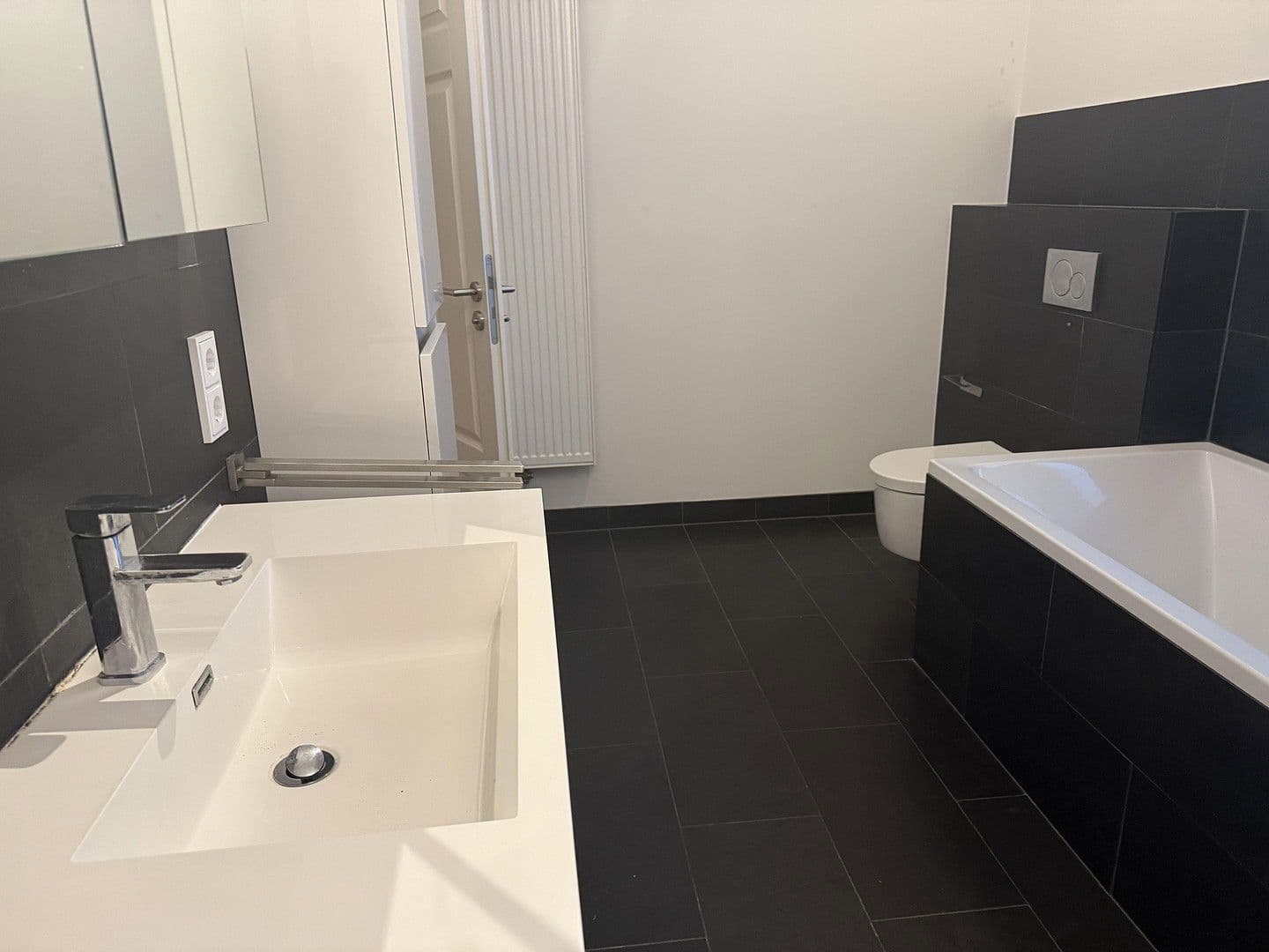 Pronájem domu 120 m², pozemek 200 m², Frankfurt, Hessen Pronájem domu 120 m², pozemek 200 m², Frankfurt, Hessen