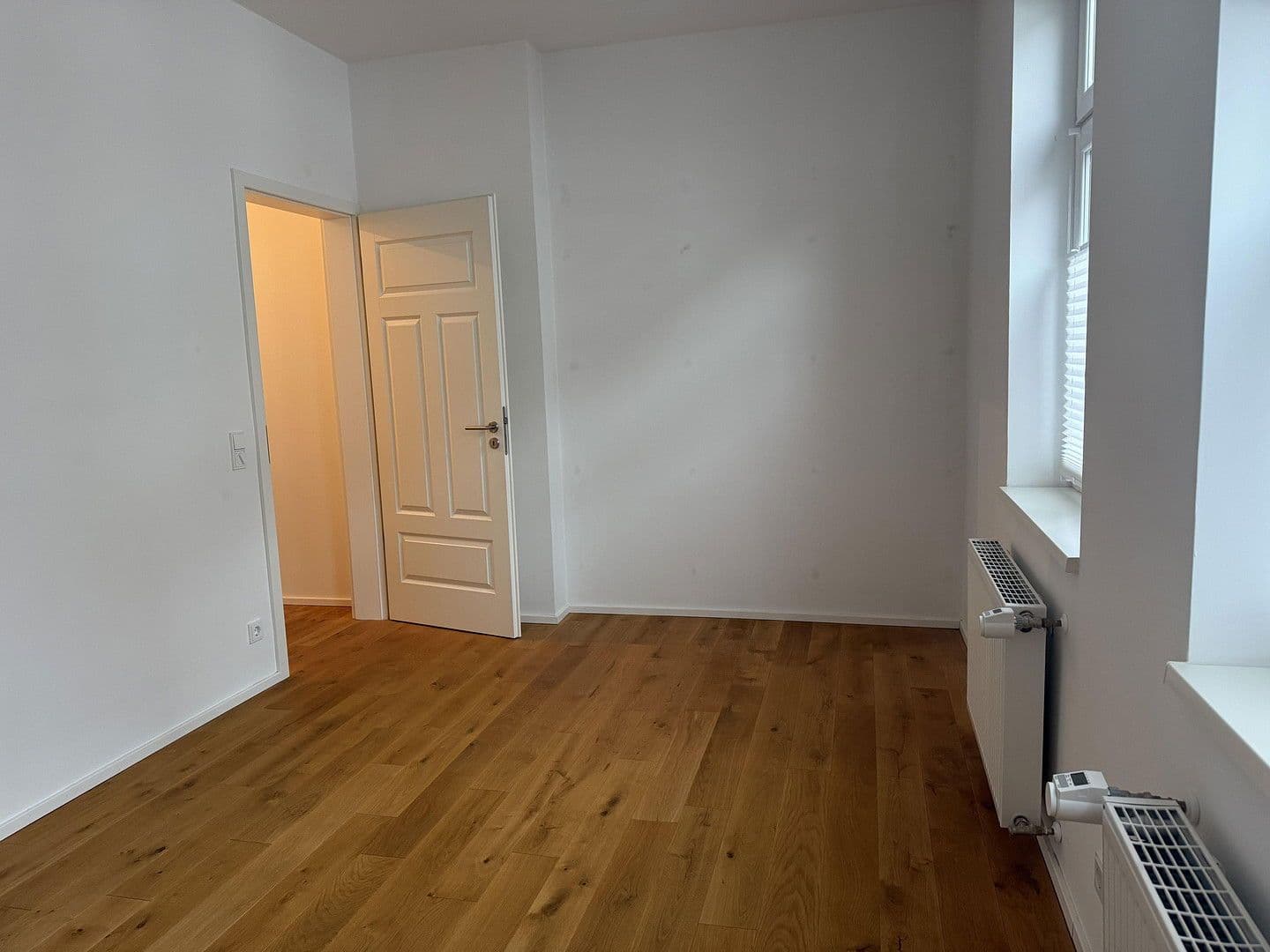 Pronájem domu 120 m², pozemek 200 m², Frankfurt, Hessen Pronájem domu 120 m², pozemek 200 m², Frankfurt, Hessen