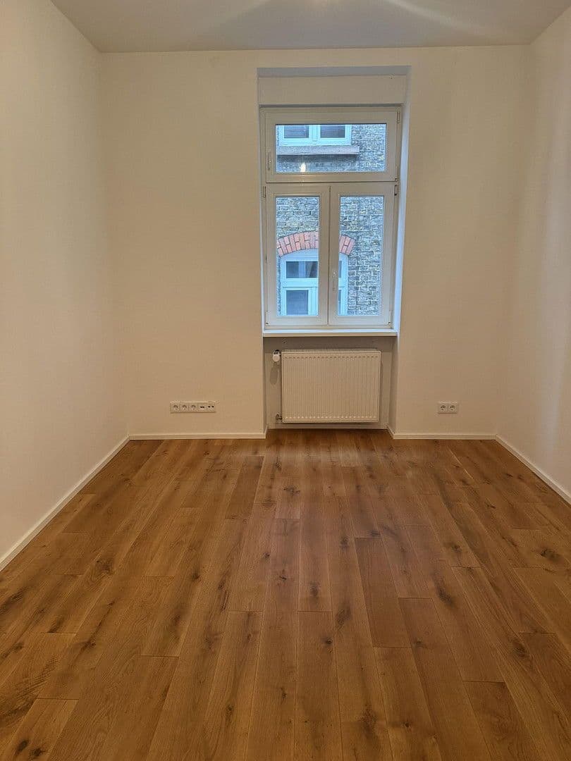 Pronájem domu 120 m², pozemek 200 m², Frankfurt, Hessen Pronájem domu 120 m², pozemek 200 m², Frankfurt, Hessen