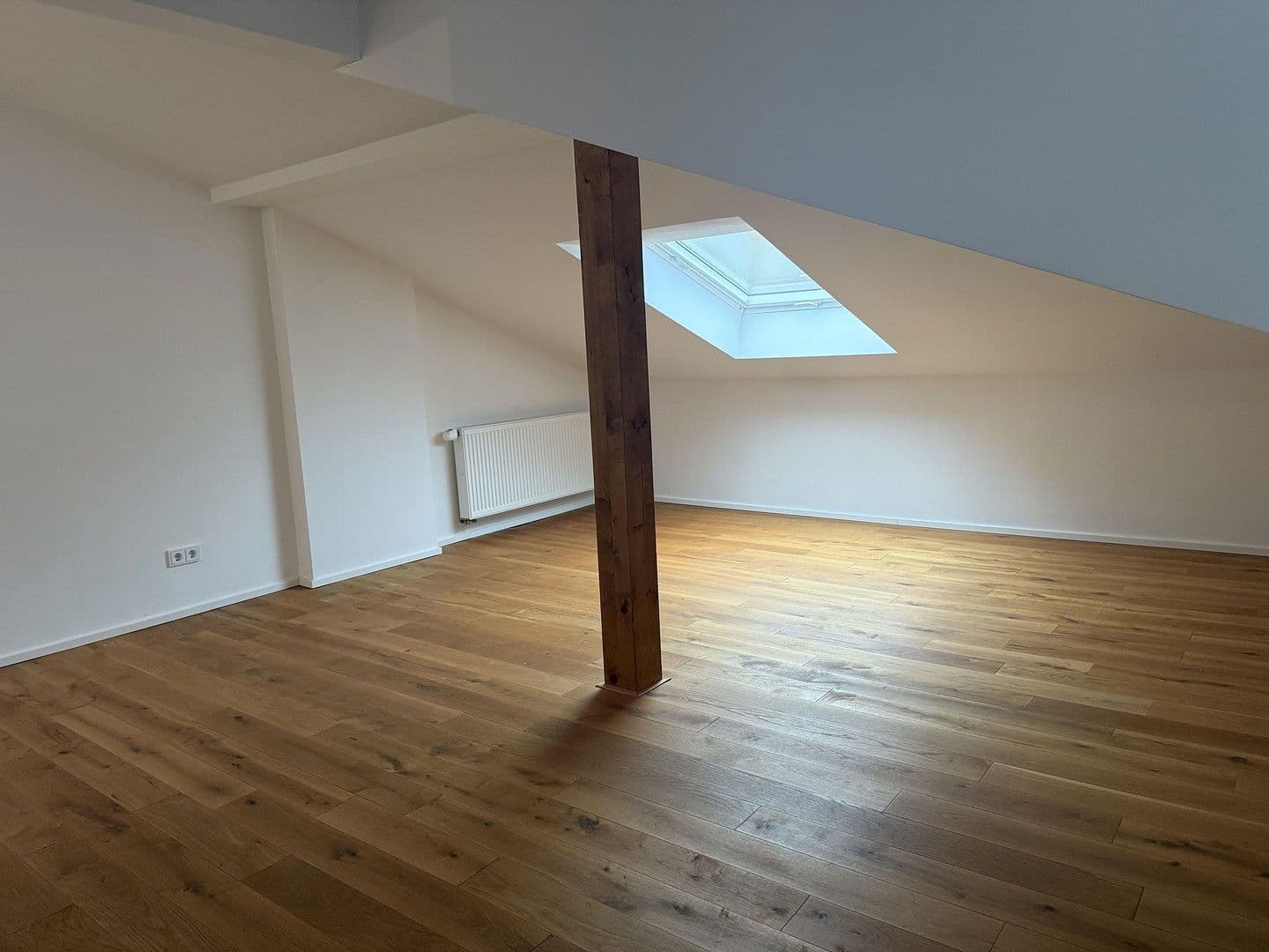 Pronájem domu 120 m², pozemek 200 m², Frankfurt, Hessen Pronájem domu 120 m², pozemek 200 m², Frankfurt, Hessen