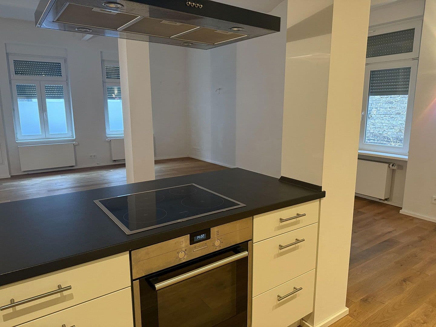 Pronájem domu 120 m², pozemek 200 m², Frankfurt, Hessen Pronájem domu 120 m², pozemek 200 m², Frankfurt, Hessen