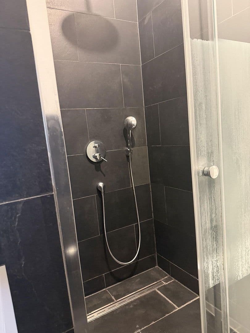 Pronájem domu 120 m², pozemek 200 m², Frankfurt, Hessen Pronájem domu 120 m², pozemek 200 m², Frankfurt, Hessen