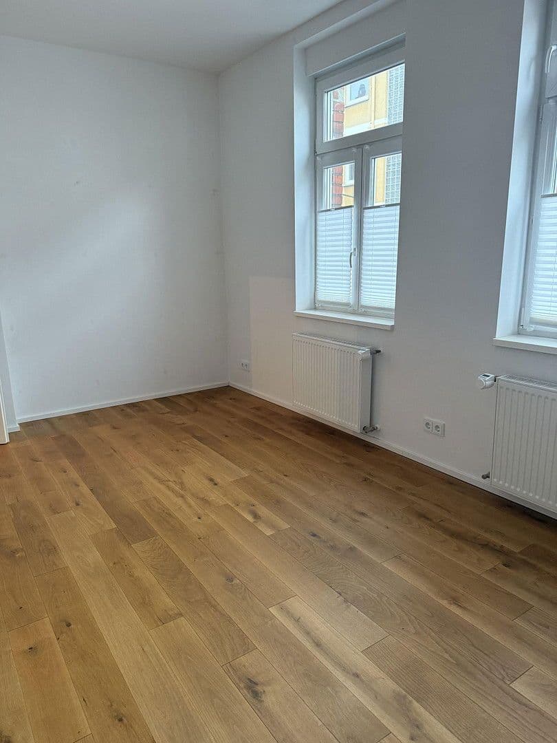 Pronájem domu 120 m², pozemek 200 m², Frankfurt, Hessen Pronájem domu 120 m², pozemek 200 m², Frankfurt, Hessen