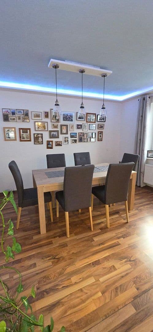 Prodej domu 250 m², pozemek 1.000 m², 6 Auf der Steine, Eschershausen, Dolní Sasko Prodej domu 250 m², pozemek 1.000 m², 6 Auf der Steine, Eschershausen, Dolní Sasko