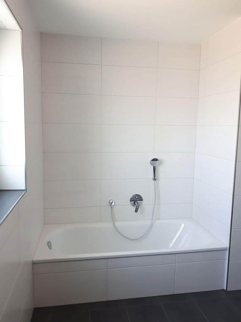 Pronájem domu 155 m², pozemek 332 m², Eutingen im Gäu, Bádensko-Württembersko Pronájem domu 155 m², pozemek 332 m², Eutingen im Gäu, Bádensko-Württembersko