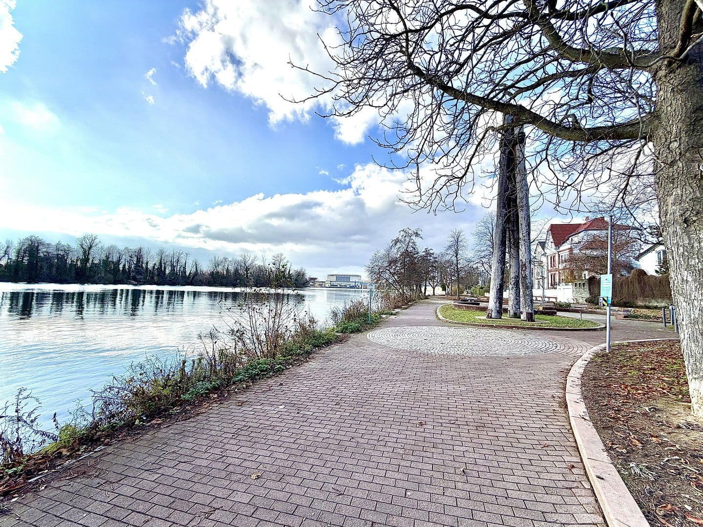 Prodej domu 443 m², pozemek 263 m², Frankfurt, Hessen Prodej domu 443 m², pozemek 263 m², Frankfurt, Hessen