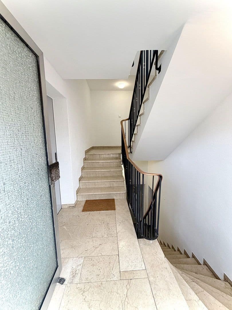 Prodej domu 443 m², pozemek 263 m², Frankfurt, Hessen Prodej domu 443 m², pozemek 263 m², Frankfurt, Hessen