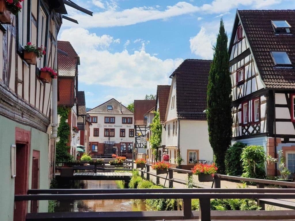 Pronájem bytu 4+1 120 m², Prof.-Nägle-Platz 2, Annweiler am Trifels, Porýní-Falc Pronájem bytu 4+1 120 m², Prof.-Nägle-Platz 2, Annweiler am Trifels, Porýní-Falc