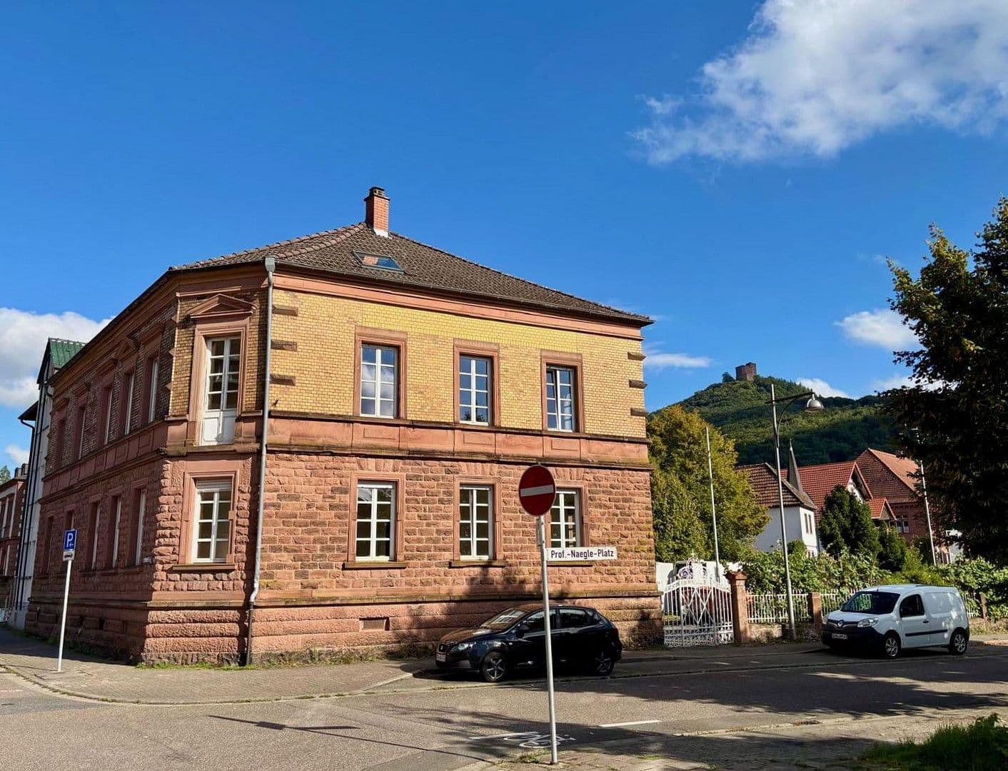 Pronájem bytu 4+1 120 m², Prof.-Nägle-Platz 2, Annweiler am Trifels, Porýní-Falc Pronájem bytu 4+1 120 m², Prof.-Nägle-Platz 2, Annweiler am Trifels, Porýní-Falc