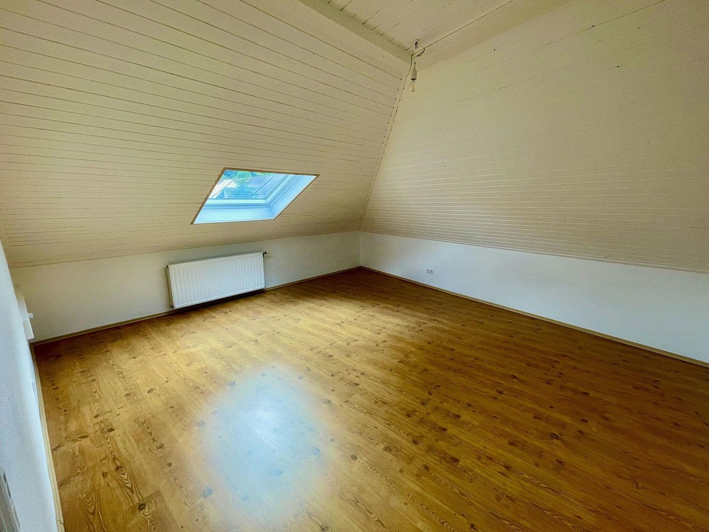 Pronájem bytu 4+1 120 m², Prof.-Nägle-Platz 2, Annweiler am Trifels, Porýní-Falc Pronájem bytu 4+1 120 m², Prof.-Nägle-Platz 2, Annweiler am Trifels, Porýní-Falc