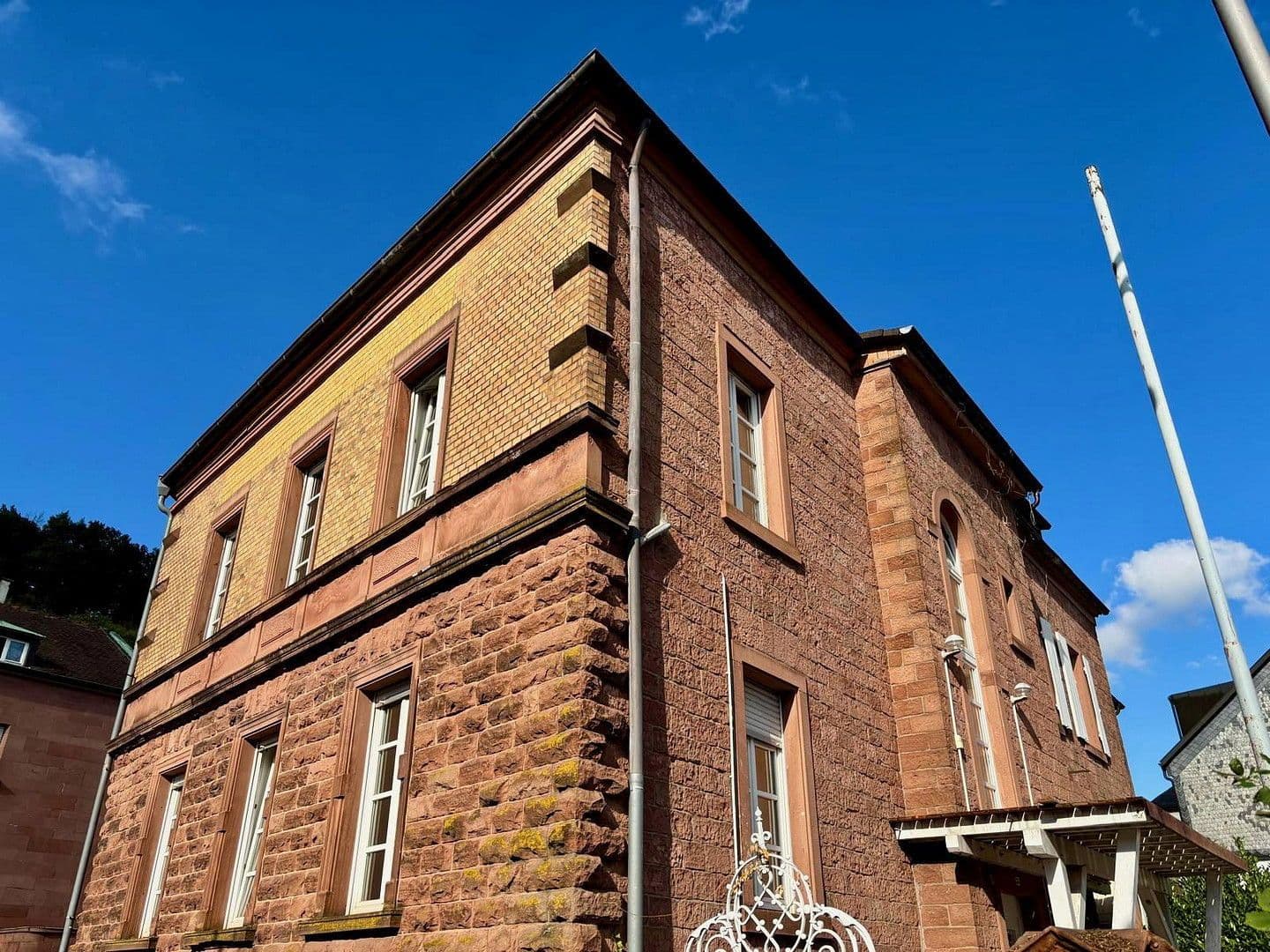 Pronájem bytu 4+1 120 m², Prof.-Nägle-Platz 2, Annweiler am Trifels, Porýní-Falc Pronájem bytu 4+1 120 m², Prof.-Nägle-Platz 2, Annweiler am Trifels, Porýní-Falc