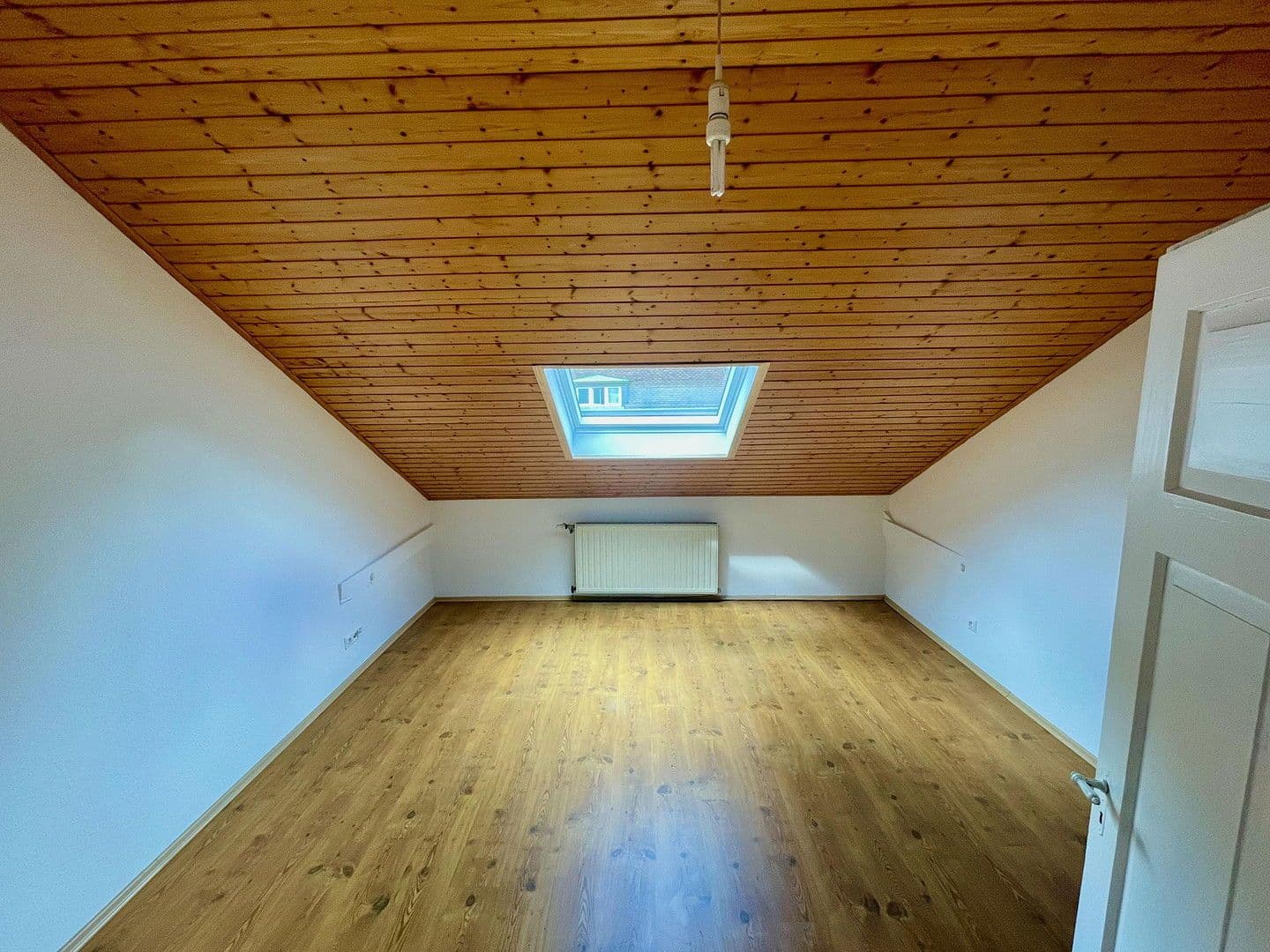 Pronájem bytu 4+1 120 m², Prof.-Nägle-Platz 2, Annweiler am Trifels, Porýní-Falc Pronájem bytu 4+1 120 m², Prof.-Nägle-Platz 2, Annweiler am Trifels, Porýní-Falc