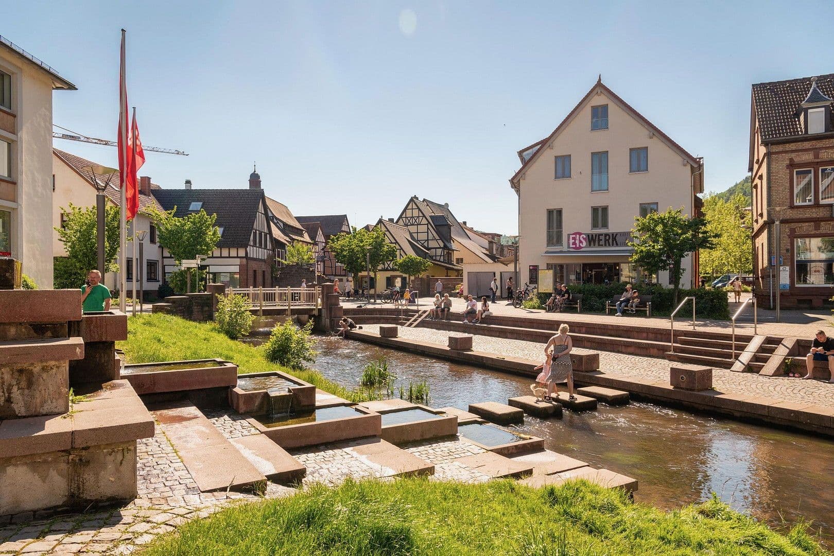 Pronájem bytu 4+1 120 m², Prof.-Nägle-Platz 2, Annweiler am Trifels, Porýní-Falc Pronájem bytu 4+1 120 m², Prof.-Nägle-Platz 2, Annweiler am Trifels, Porýní-Falc