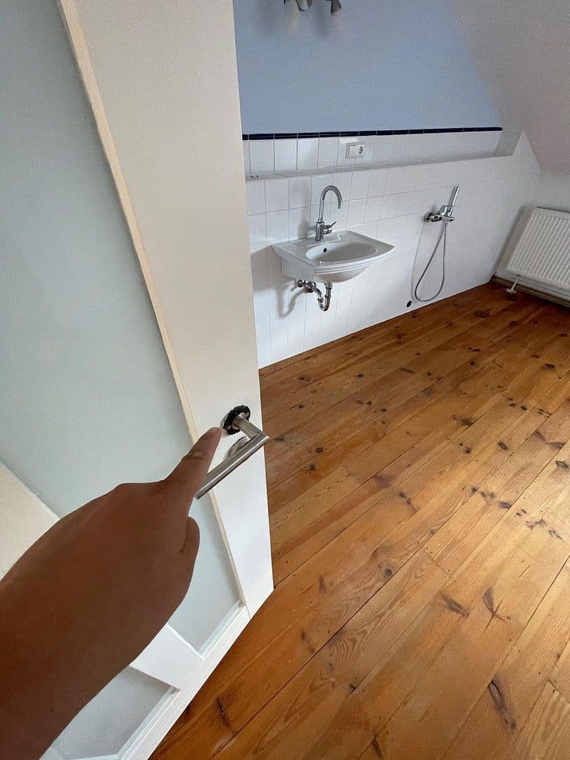 Pronájem bytu 4+1 120 m², Prof.-Nägle-Platz 2, Annweiler am Trifels, Porýní-Falc Pronájem bytu 4+1 120 m², Prof.-Nägle-Platz 2, Annweiler am Trifels, Porýní-Falc