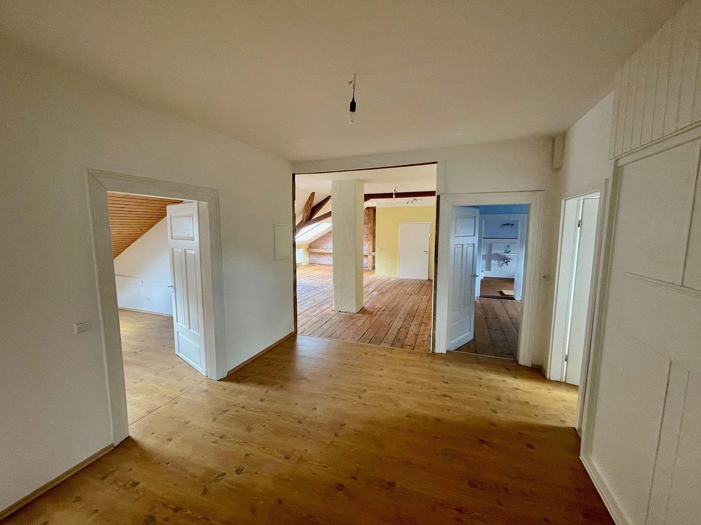 Pronájem bytu 4+1 120 m², Prof.-Nägle-Platz 2, Annweiler am Trifels, Porýní-Falc Pronájem bytu 4+1 120 m², Prof.-Nägle-Platz 2, Annweiler am Trifels, Porýní-Falc