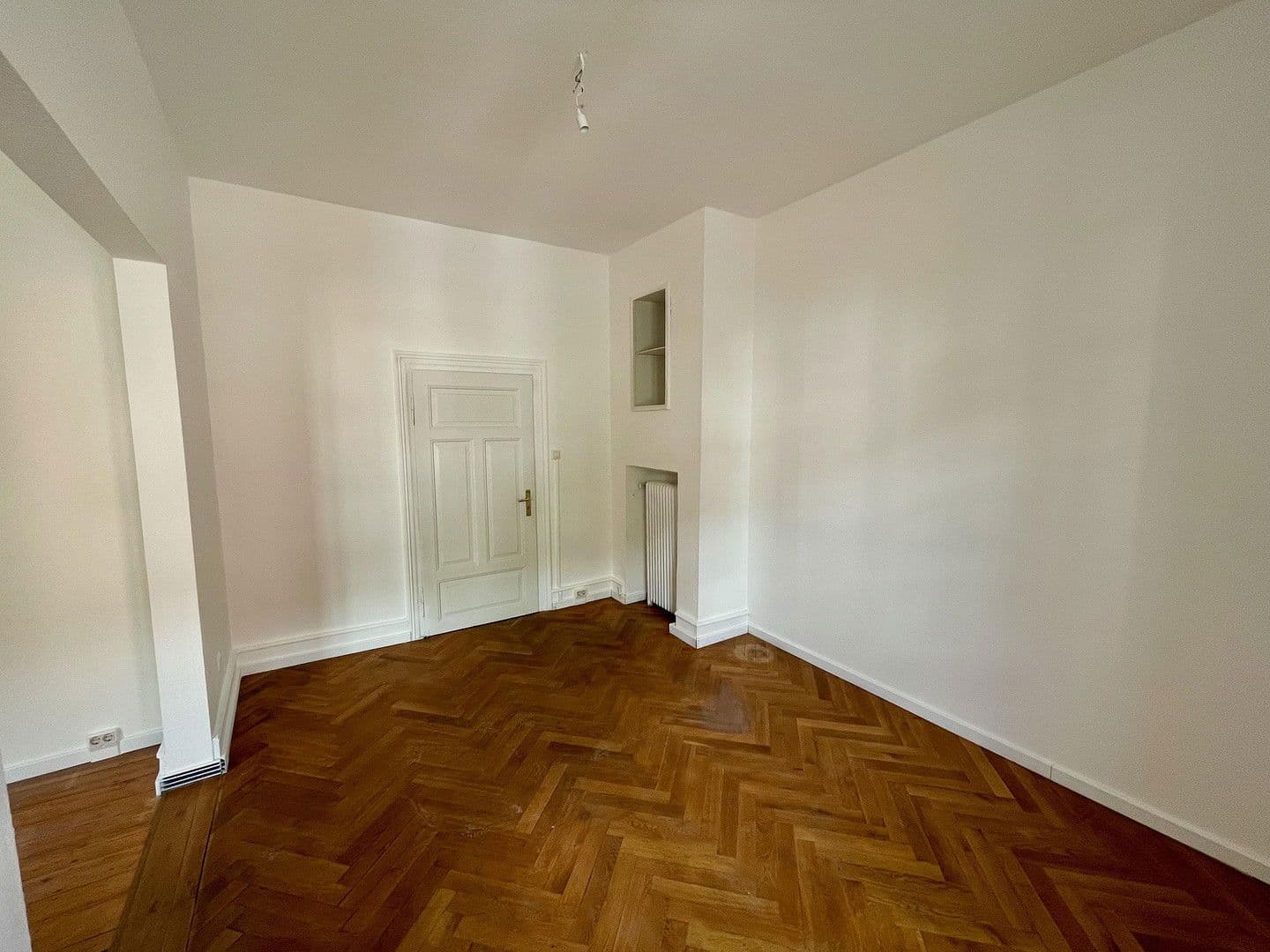 Pronájem bytu 6+1 154 m², Prof.-Nägle-Platz 2, Annweiler am Trifels, Porýní-Falc Pronájem bytu 6+1 154 m², Prof.-Nägle-Platz 2, Annweiler am Trifels, Porýní-Falc