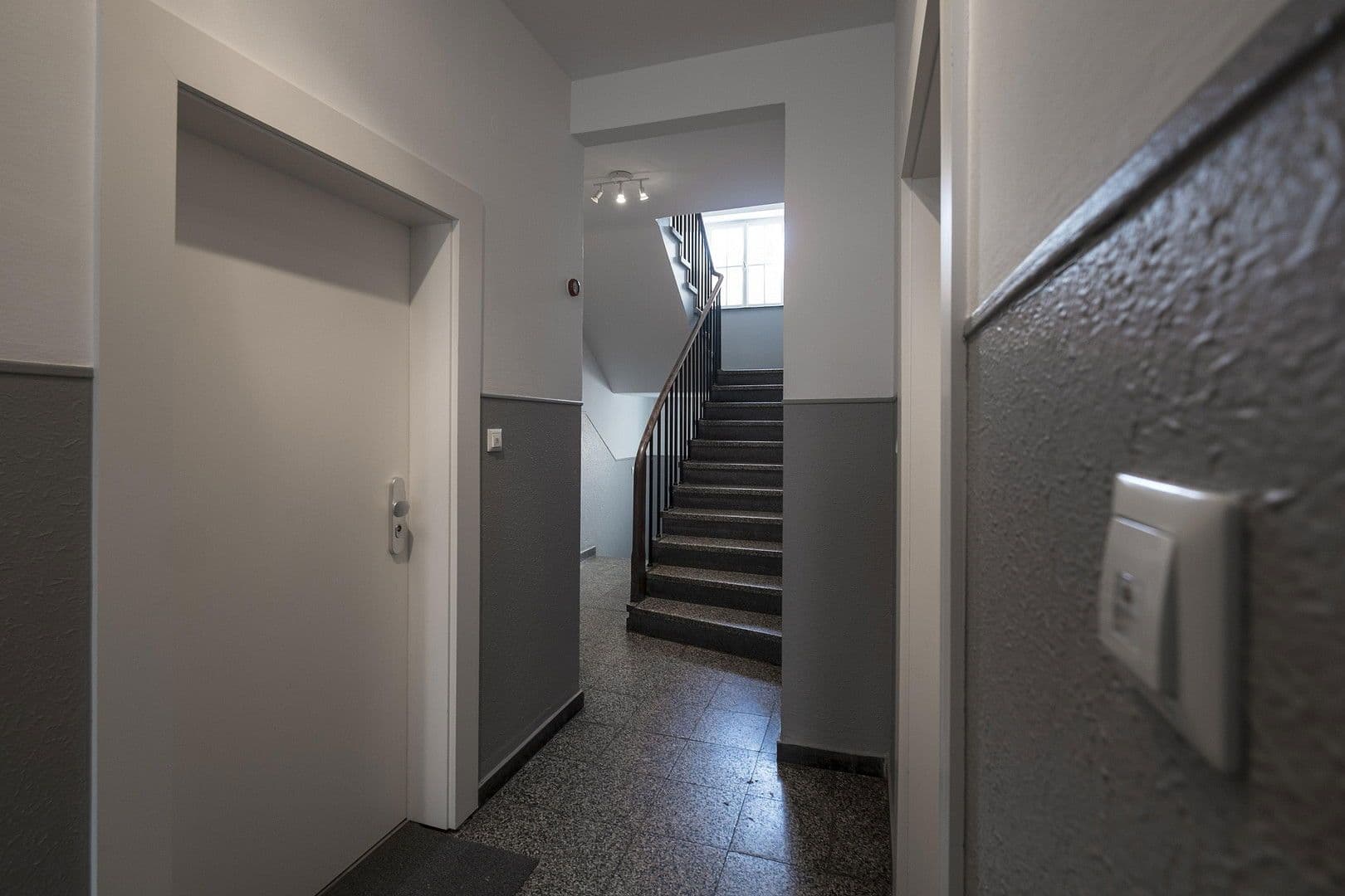 Pronájem bytu 2+1 43 m², Düsseldorf, Severní Porýní-Vestfálsko Pronájem bytu 2+1 43 m², Düsseldorf, Severní Porýní-Vestfálsko