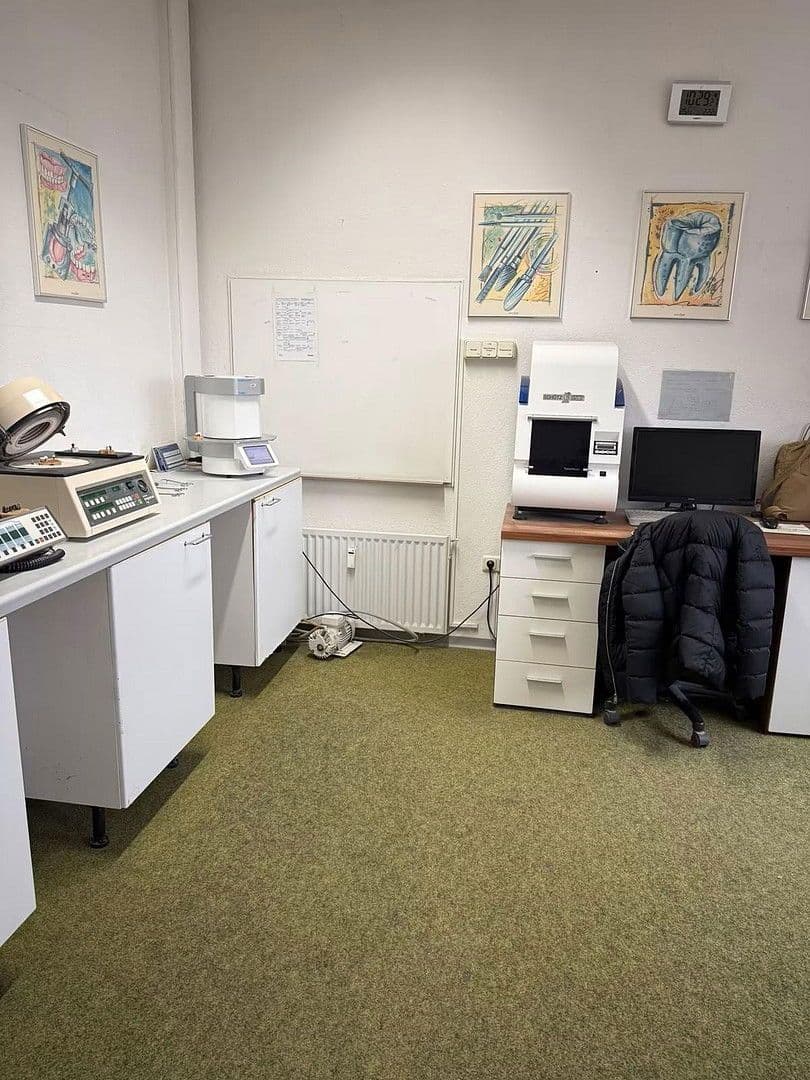 Pronájem kanceláře 230 m², Wilhelmshaven, Dolní Sasko Pronájem kanceláře 230 m², Wilhelmshaven, Dolní Sasko