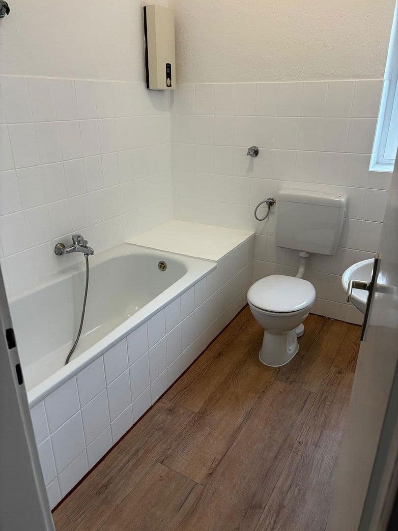 Pronájem bytu 2+1 38 m², Oberdorfstr. 68, Essen, Severní Porýní-Vestfálsko Pronájem bytu 2+1 38 m², Oberdorfstr. 68, Essen, Severní Porýní-Vestfálsko