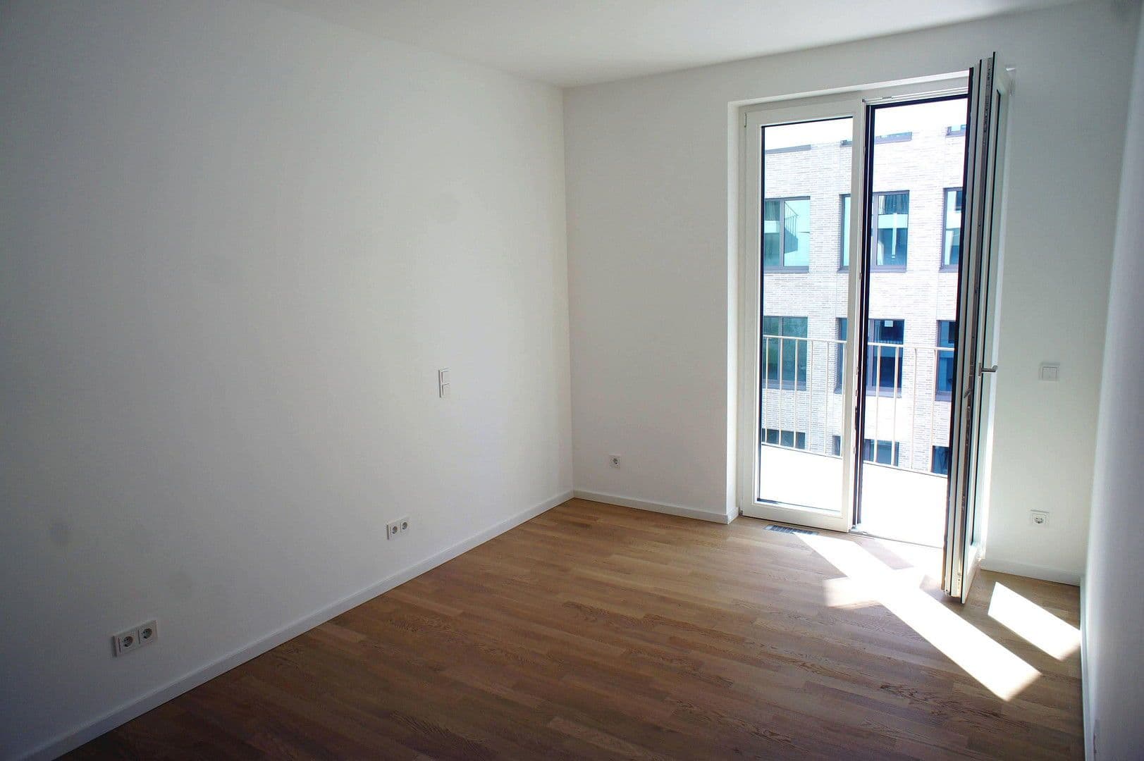 Pronájem bytu 2+1 56 m², Mühlenstraße 20, Berlin, Berlín Pronájem bytu 2+1 56 m², Mühlenstraße 20, Berlin, Berlín