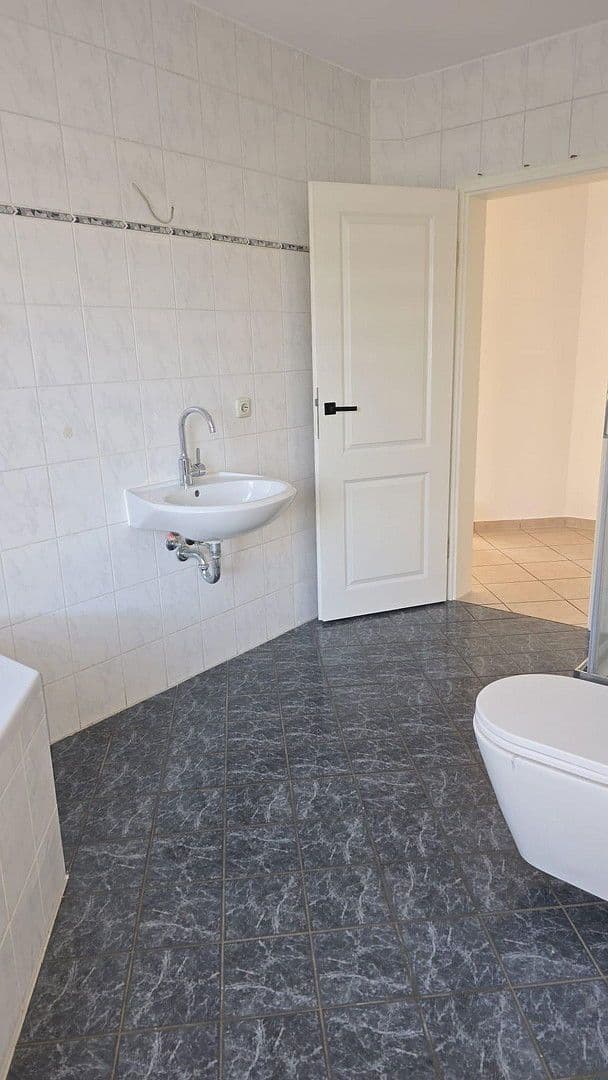 Pronájem bytu 3+1 91 m², Berlin, Berlín Pronájem bytu 3+1 91 m², Berlin, Berlín