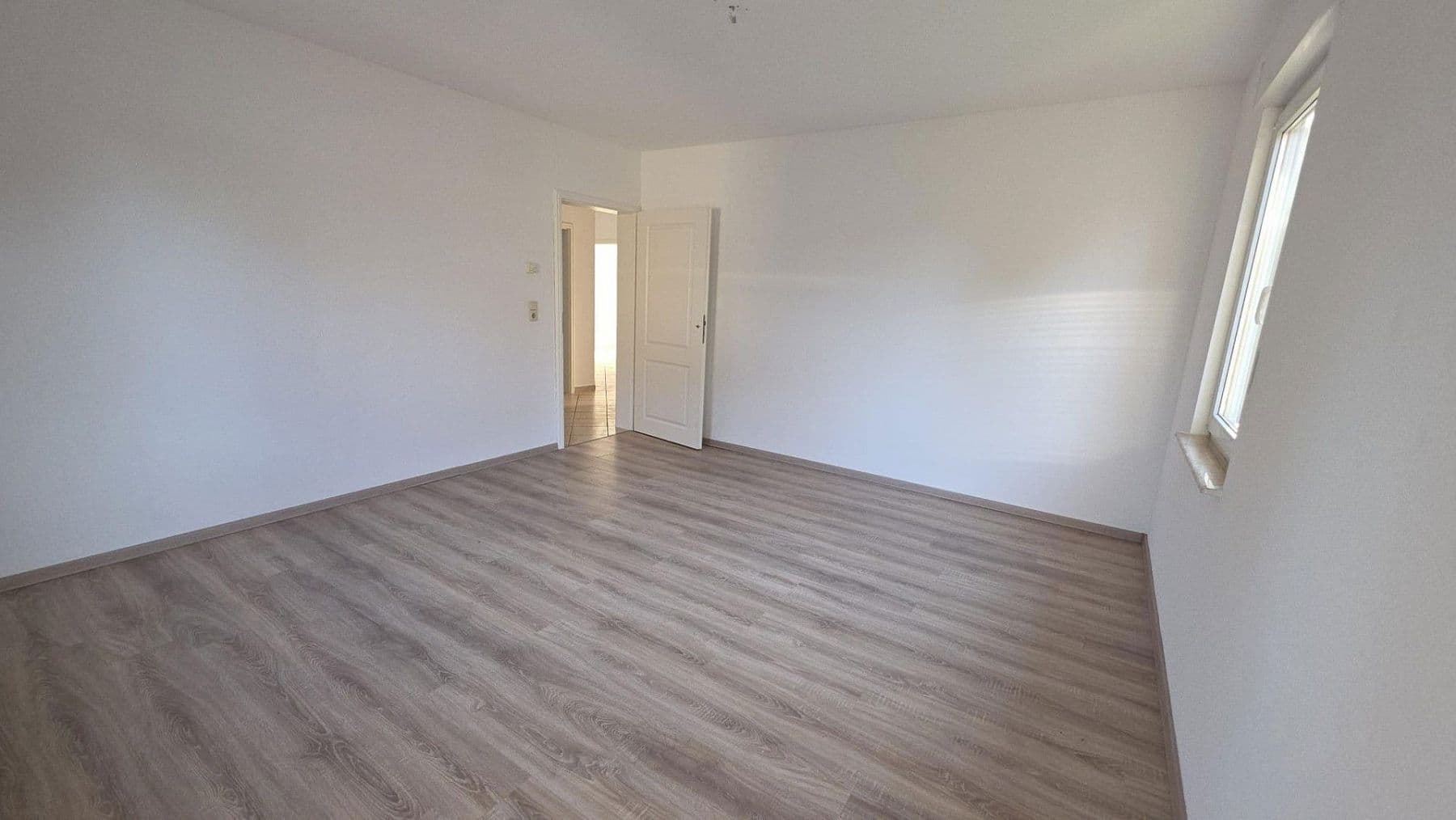 Pronájem bytu 3+1 91 m², Berlin, Berlín Pronájem bytu 3+1 91 m², Berlin, Berlín