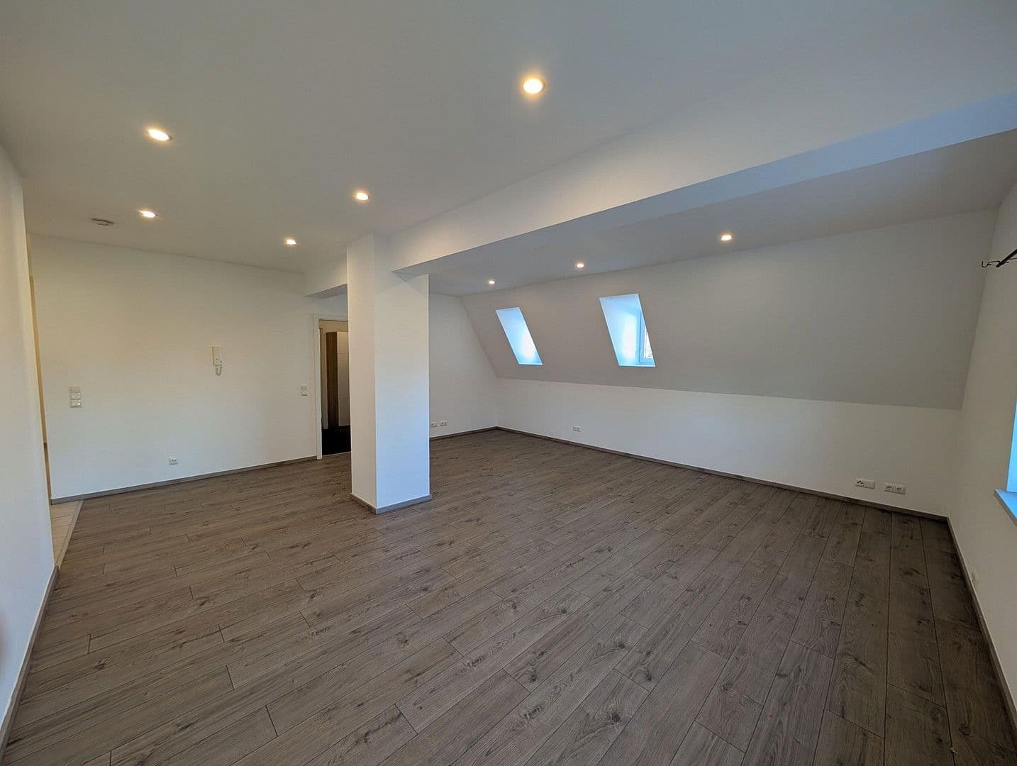 Pronájem bytu 2+1 82 m², Haidenburger Straße 23, Aidenbach, Bavorsko Pronájem bytu 2+1 82 m², Haidenburger Straße 23, Aidenbach, Bavorsko