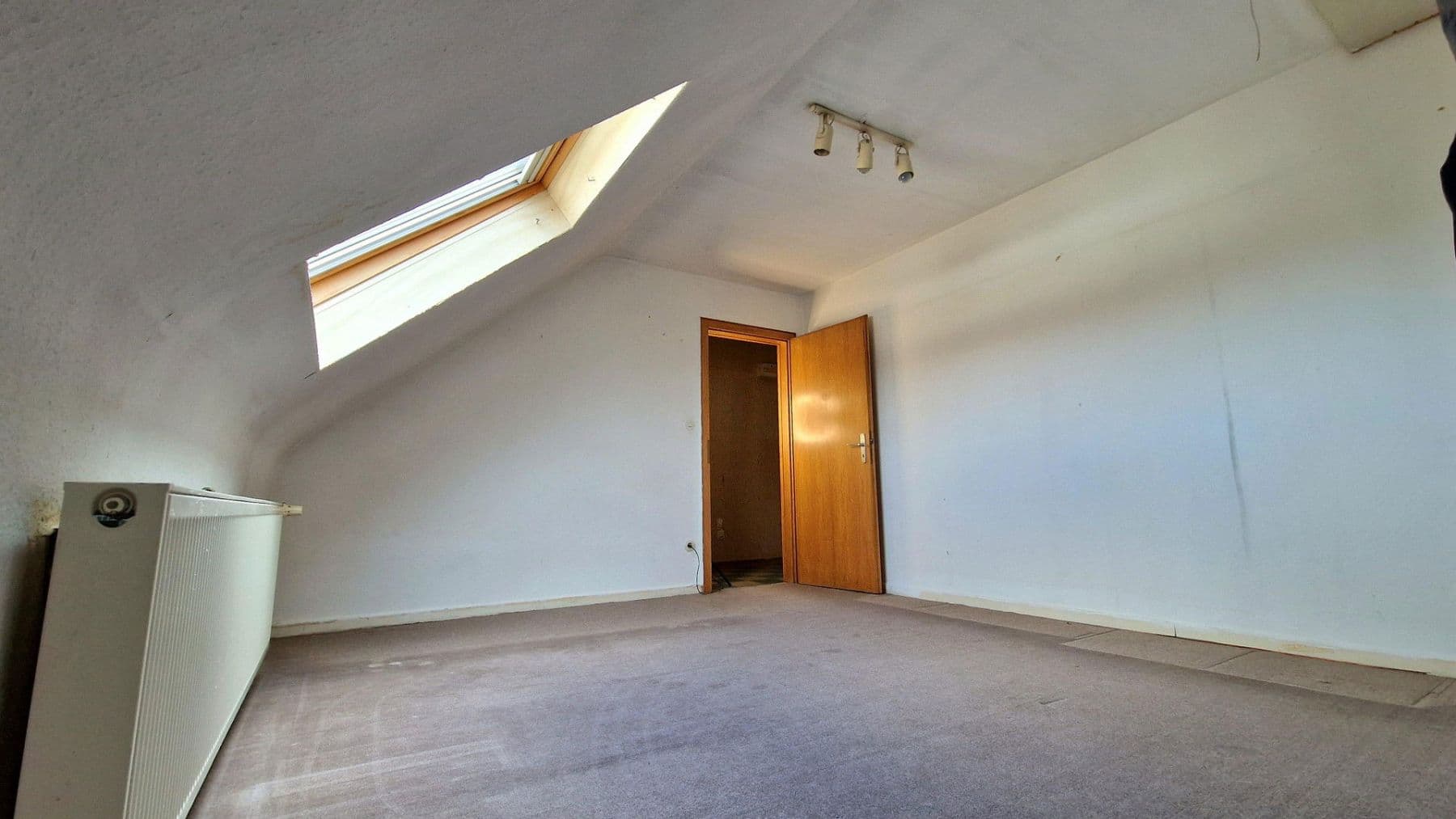 Prodej domu 180 m², pozemek 695 m², Mainz, Porýní-Falc Prodej domu 180 m², pozemek 695 m², Mainz, Porýní-Falc