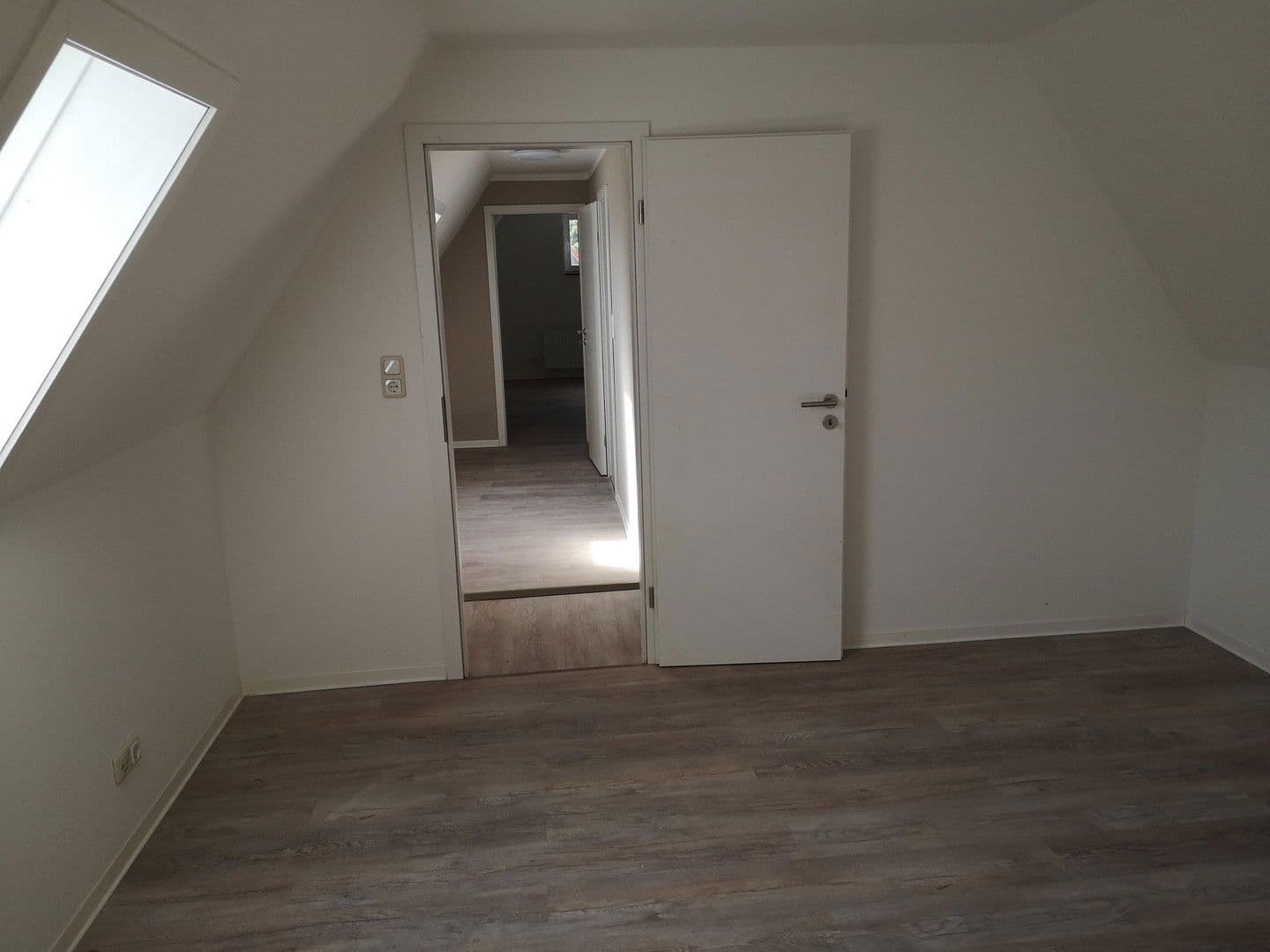 Pronájem bytu 5+1 125 m², Steinrader Damm 89, Lübeck, Šlesvicko-Holštýnsko Pronájem bytu 5+1 125 m², Steinrader Damm 89, Lübeck, Šlesvicko-Holštýnsko