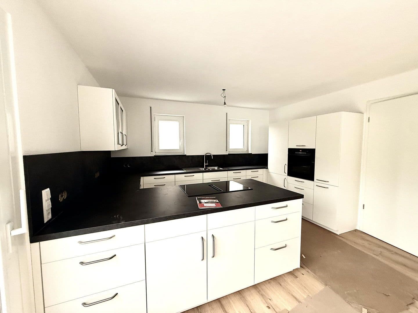 Pronájem domu 156 m², pozemek 300 m², Attenweiler, Bádensko-Württembersko Pronájem domu 156 m², pozemek 300 m², Attenweiler, Bádensko-Württembersko