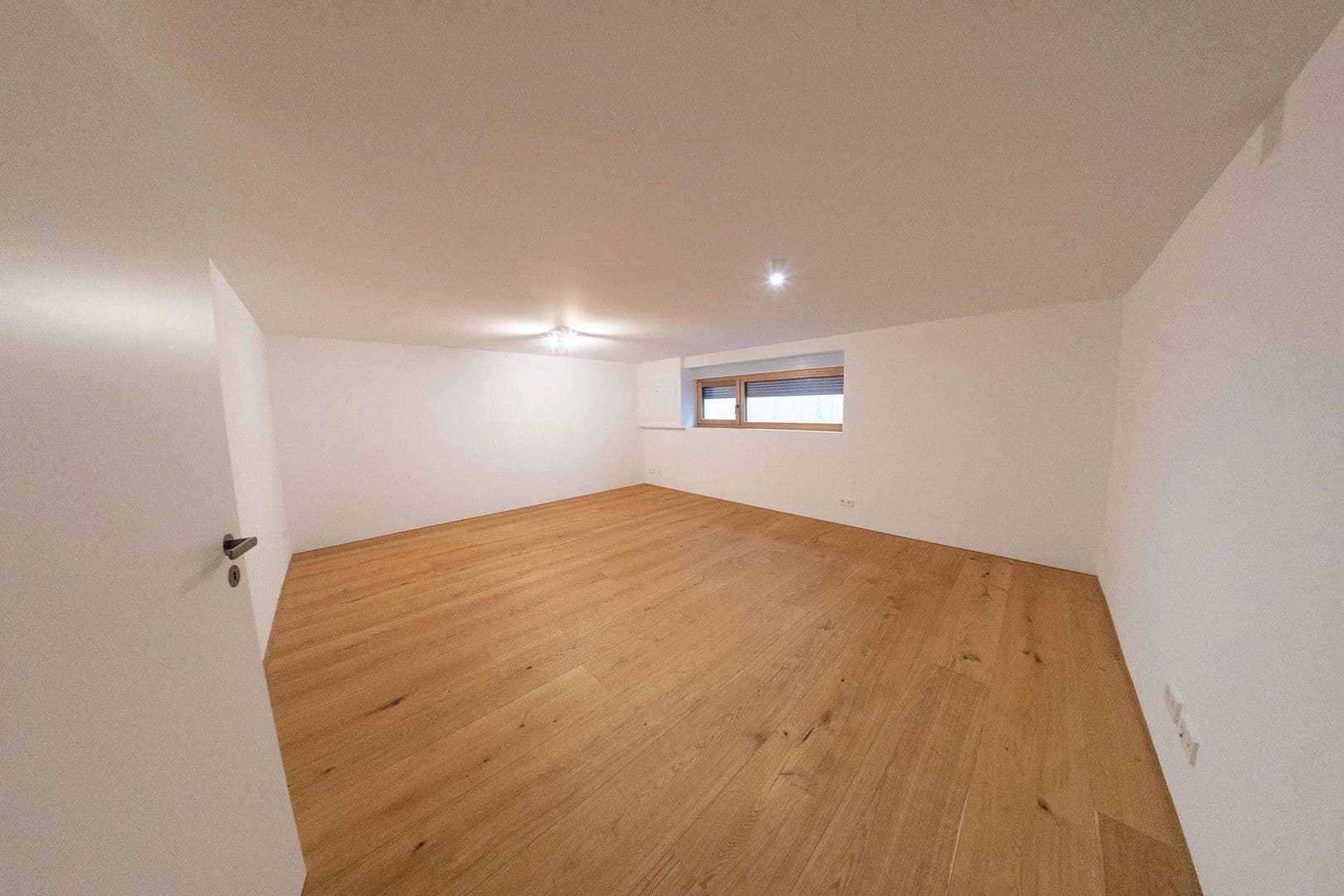 Prodej domu 260 m², pozemek 1.080 m², Karlsruhe, Bádensko-Württembersko Prodej domu 260 m², pozemek 1.080 m², Karlsruhe, Bádensko-Württembersko
