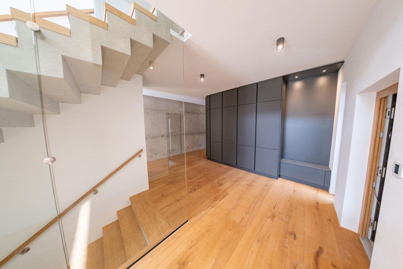 Prodej domu 260 m², pozemek 1.080 m², Karlsruhe, Bádensko-Württembersko Prodej domu 260 m², pozemek 1.080 m², Karlsruhe, Bádensko-Württembersko