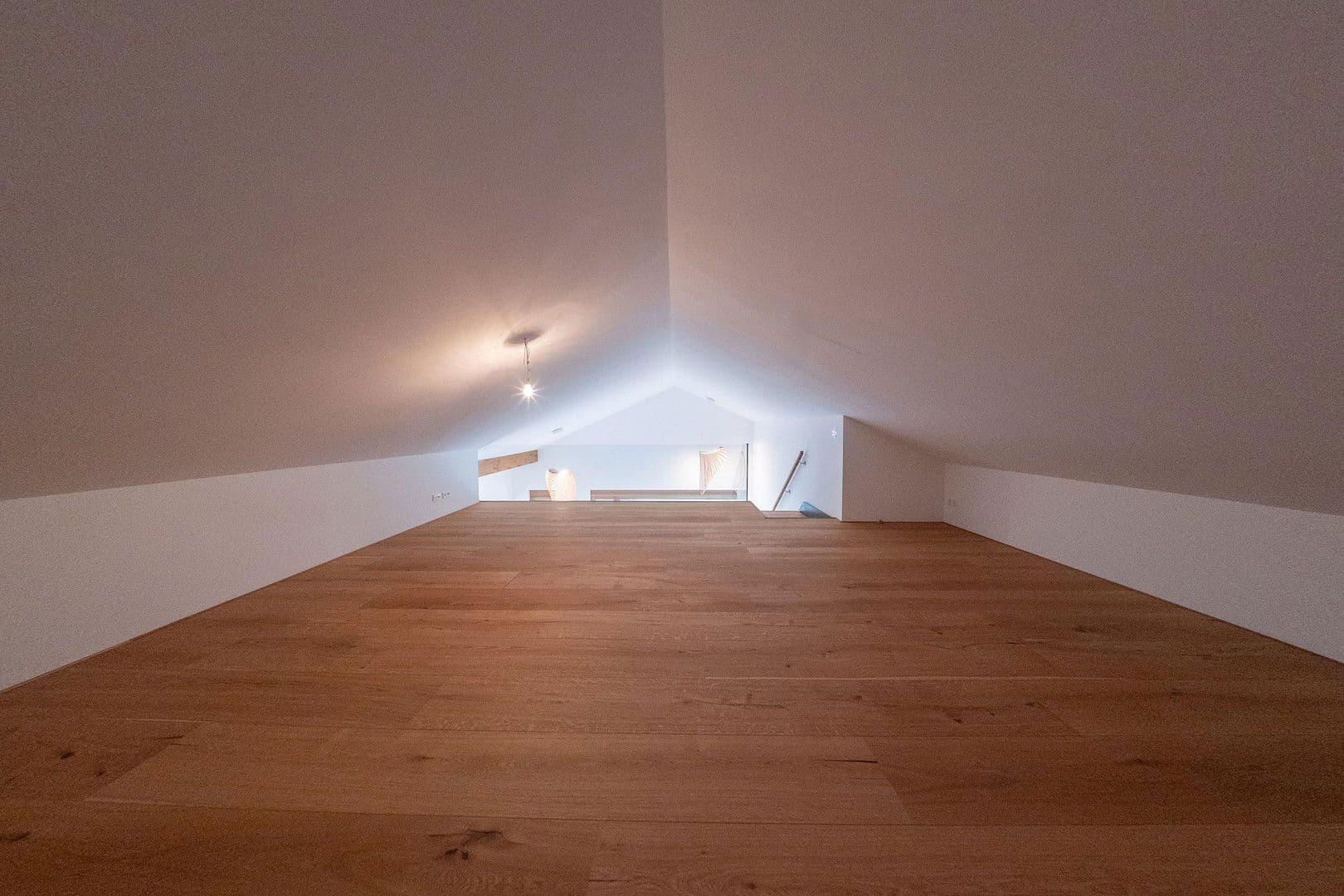 Prodej domu 260 m², pozemek 1.080 m², Karlsruhe, Bádensko-Württembersko Prodej domu 260 m², pozemek 1.080 m², Karlsruhe, Bádensko-Württembersko