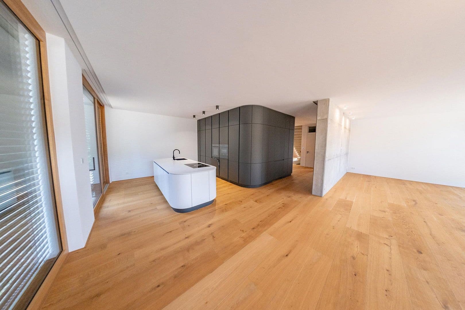 Prodej domu 260 m², pozemek 1.080 m², Karlsruhe, Bádensko-Württembersko Prodej domu 260 m², pozemek 1.080 m², Karlsruhe, Bádensko-Württembersko