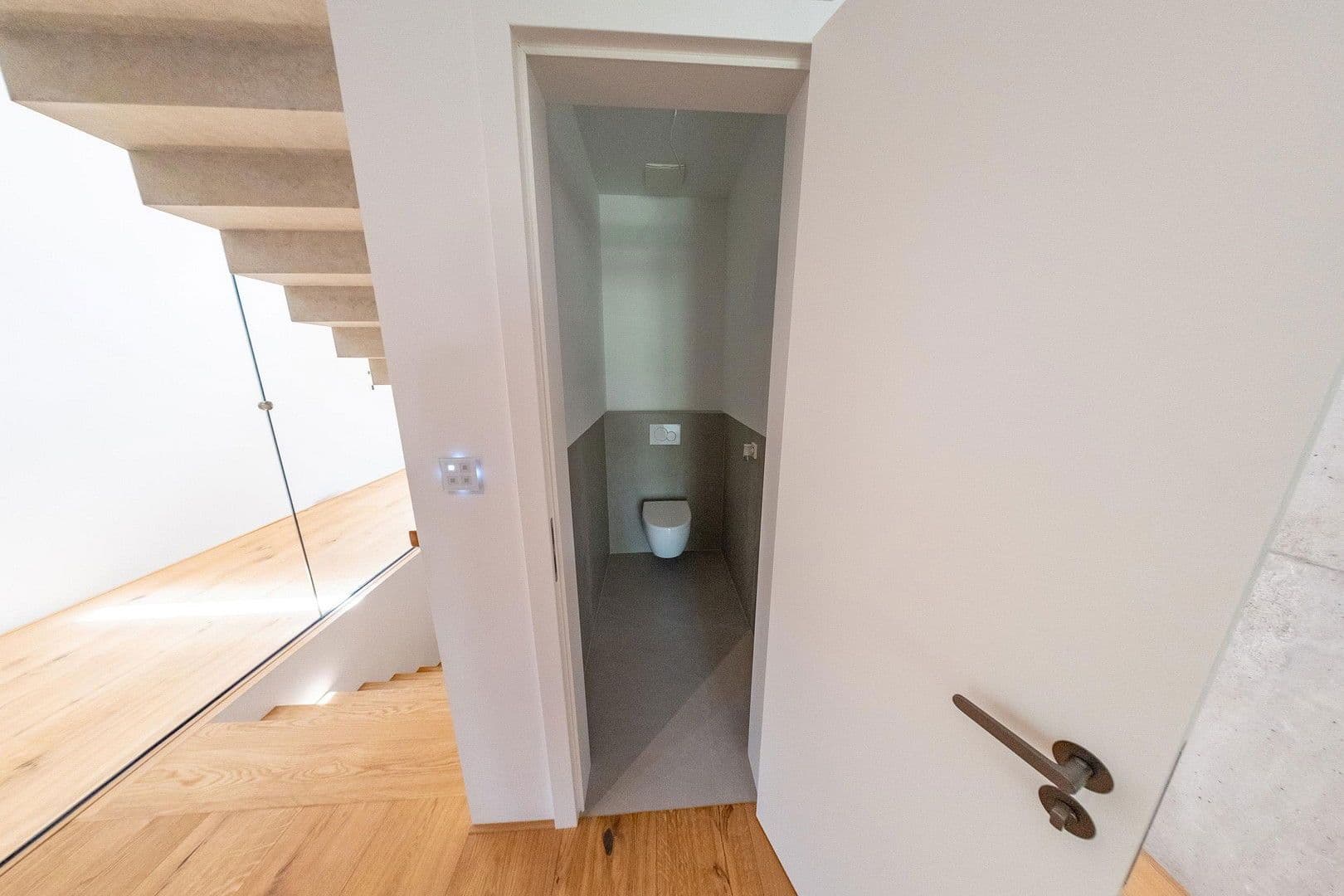 Prodej domu 260 m², pozemek 1.080 m², Karlsruhe, Bádensko-Württembersko Prodej domu 260 m², pozemek 1.080 m², Karlsruhe, Bádensko-Württembersko