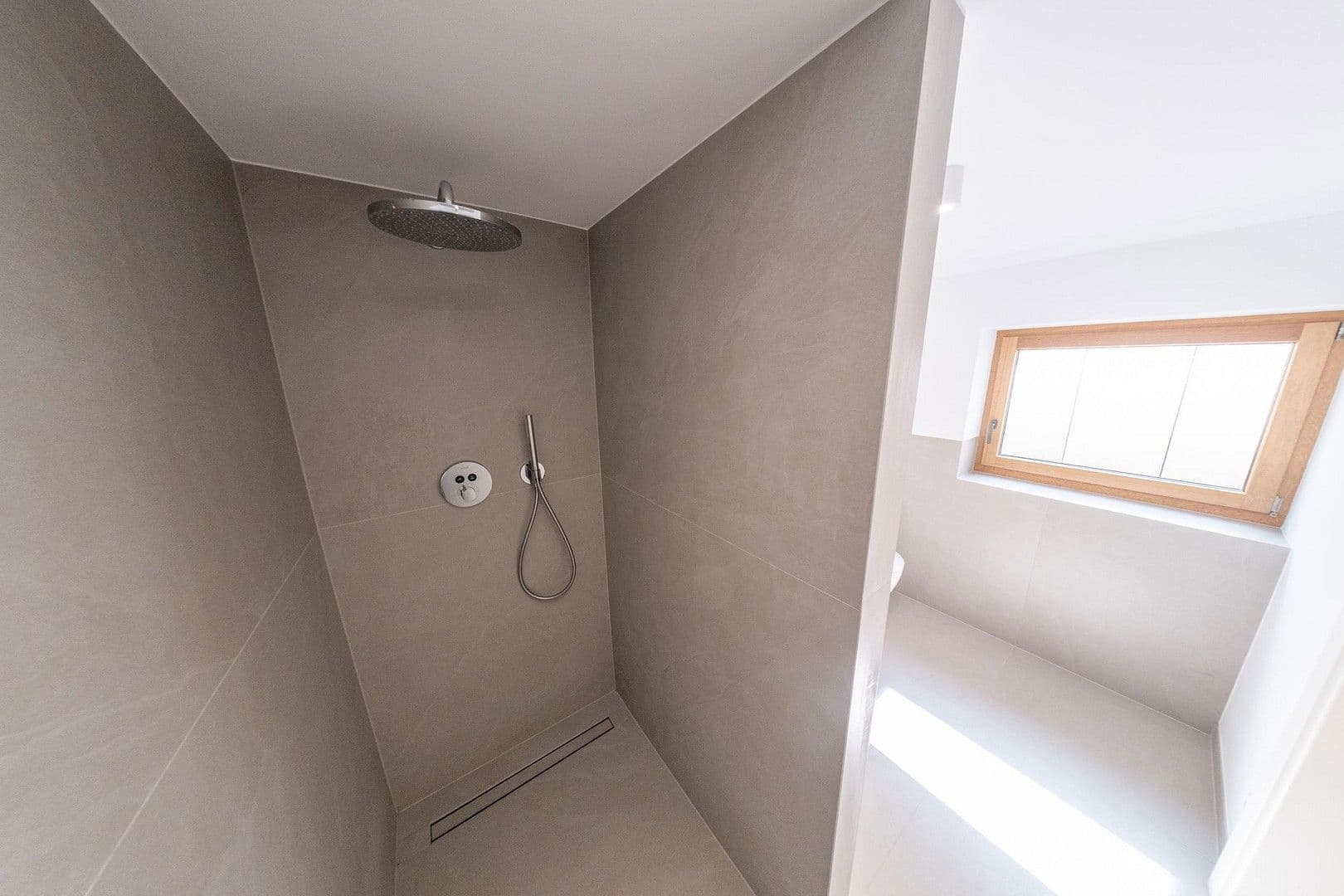 Prodej domu 260 m², pozemek 1.080 m², Karlsruhe, Bádensko-Württembersko Prodej domu 260 m², pozemek 1.080 m², Karlsruhe, Bádensko-Württembersko