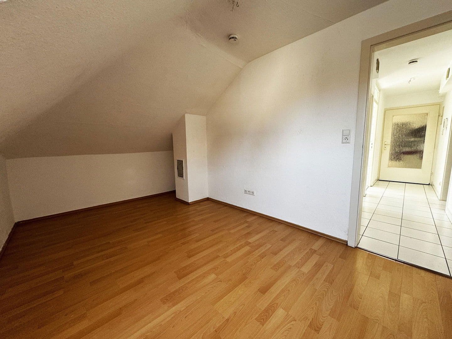 Pronájem bytu 3+1 66 m², Martin-Luther-Straße, Stuttgart, Bádensko-Württembersko Pronájem bytu 3+1 66 m², Martin-Luther-Straße, Stuttgart, Bádensko-Württembersko