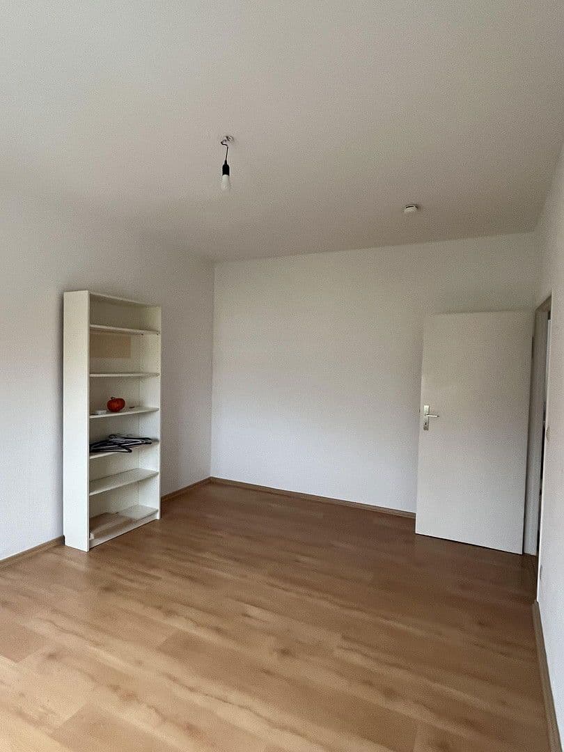 Prodej bytu 3+1 70 m², Friedrichsruher Straße 54, Berlin, Berlín Prodej bytu 3+1 70 m², Friedrichsruher Straße 54, Berlin, Berlín