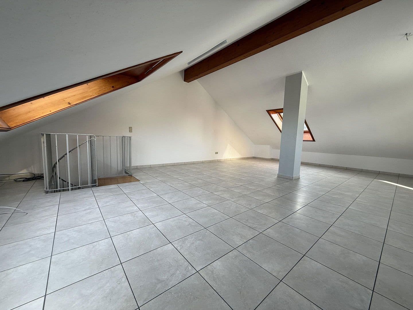 Pronájem bytu 3+1 95 m², Cleebronn, Bádensko-Württembersko Pronájem bytu 3+1 95 m², Cleebronn, Bádensko-Württembersko