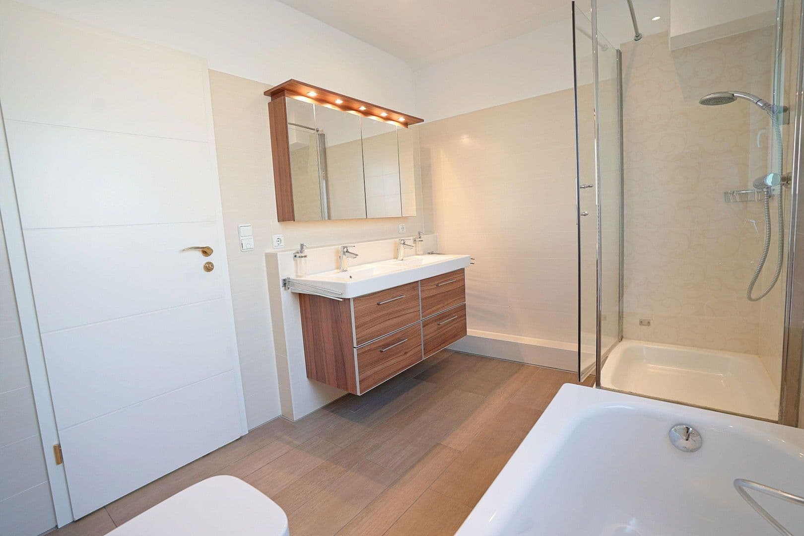 Pronájem bytu 4+1 147 m², München, Bavorsko Pronájem bytu 4+1 147 m², München, Bavorsko