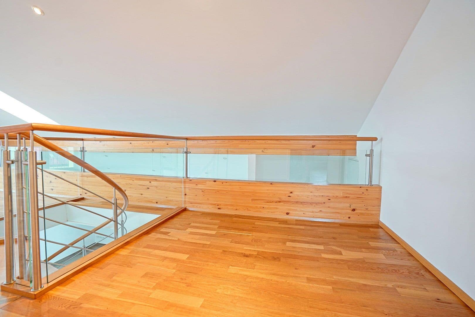 Pronájem bytu 4+1 147 m², München, Bavorsko Pronájem bytu 4+1 147 m², München, Bavorsko