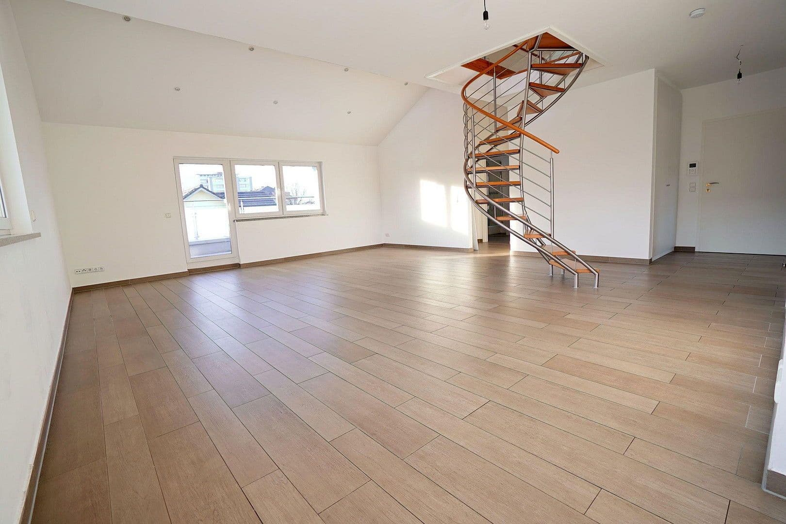 Pronájem bytu 4+1 147 m², München, Bavorsko Pronájem bytu 4+1 147 m², München, Bavorsko