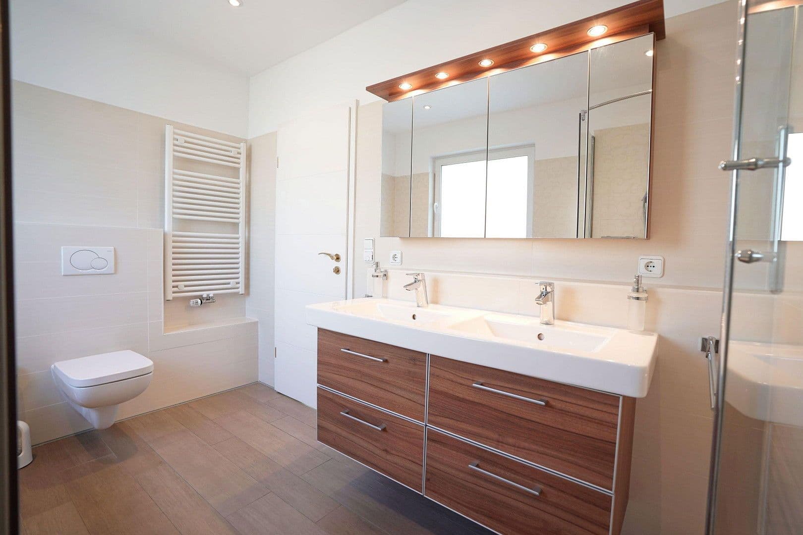 Pronájem bytu 4+1 147 m², München, Bavorsko Pronájem bytu 4+1 147 m², München, Bavorsko